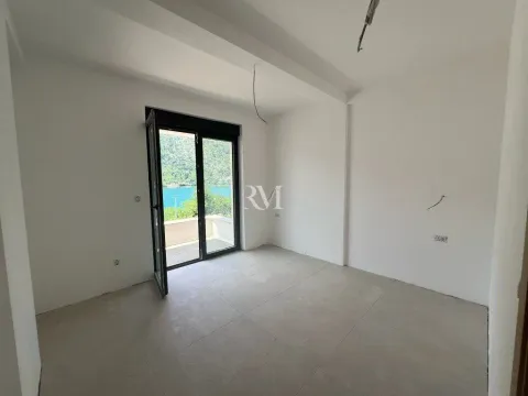 Prodaja, jednosoban stan, 46m², Dobrota, Kotor - image 4