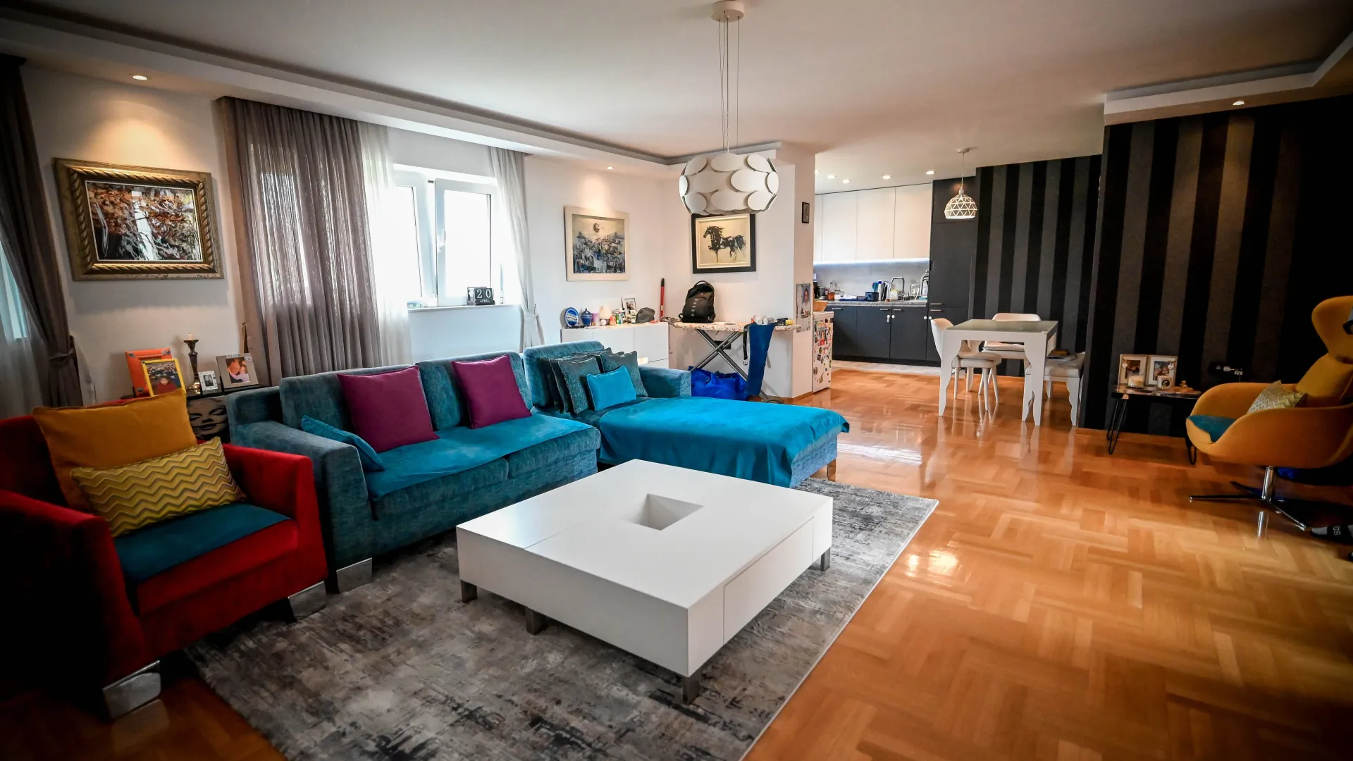 Izdavanje, trosoban stan, 100m², Centar, Podgorica