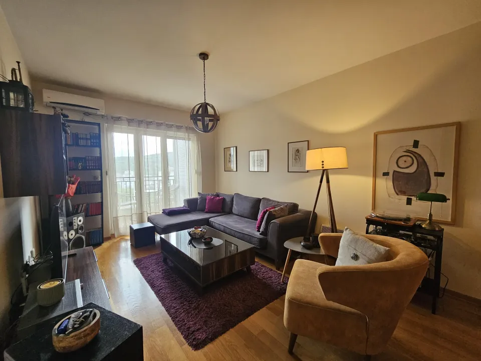 Izdavanje, jednosoban stan, 52m², Blok 6, Podgorica