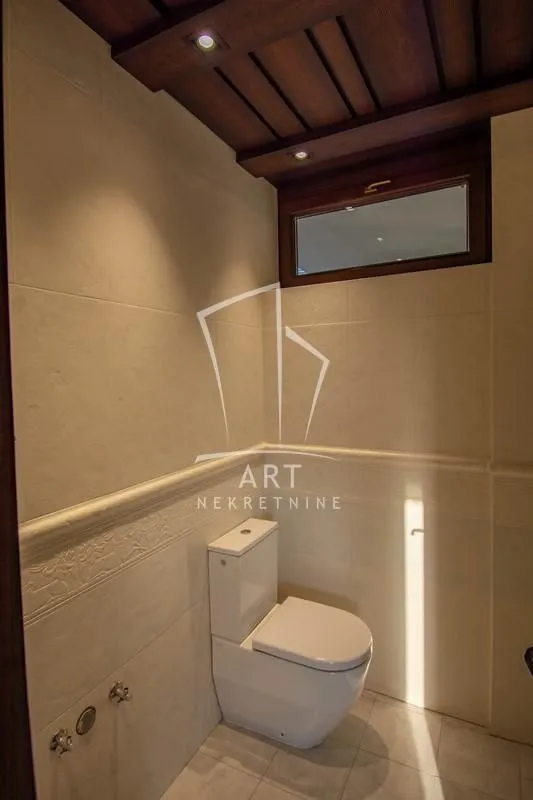 Sale, four bedroom apartment, 150m², Kalenić Pijaca, Vračar Sve Podlokacije