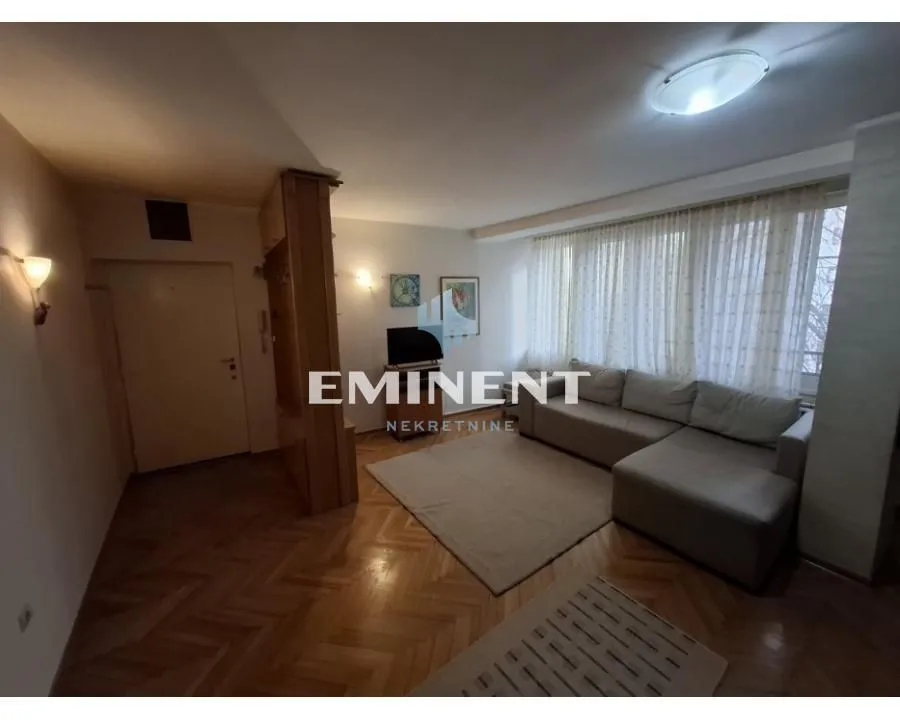 Izdavanje, trosoban stan, 67m², Kalenić Pijaca, Vračar Sve Podlokacije