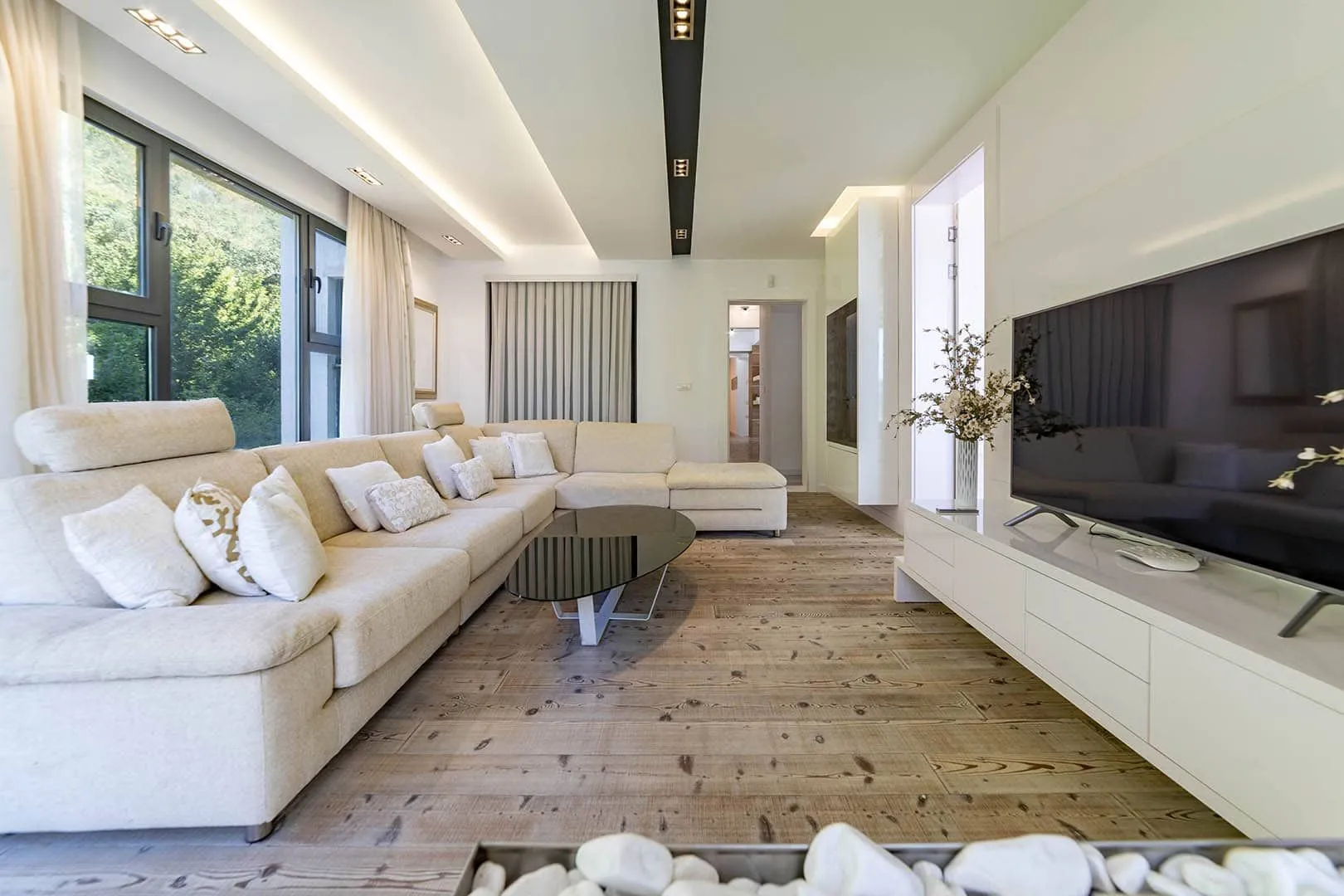 Sale, four bedroom apartment, 355m², Bečići, Budva
