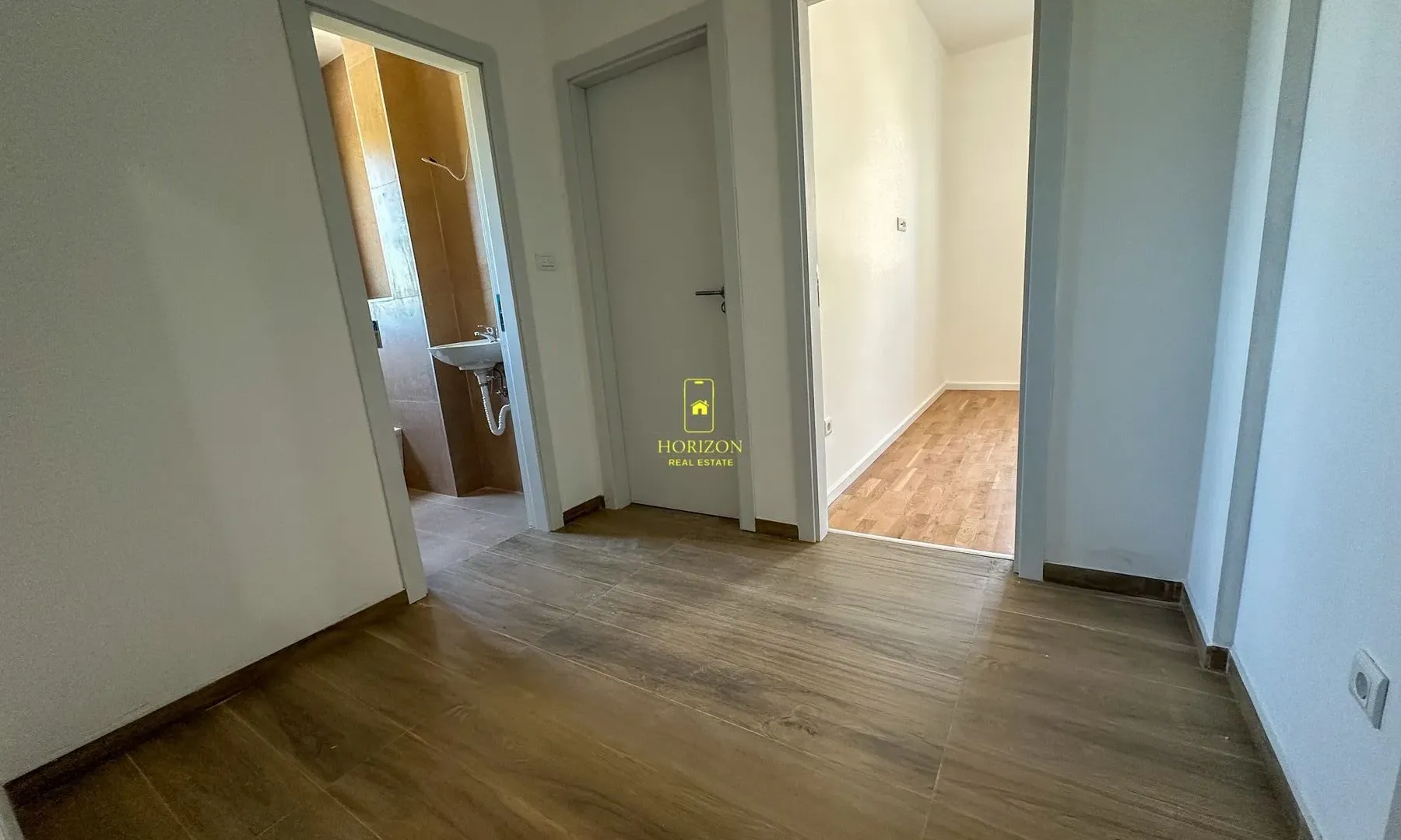 Prodaja, dvosoban stan, 64m², Tološi, Podgorica