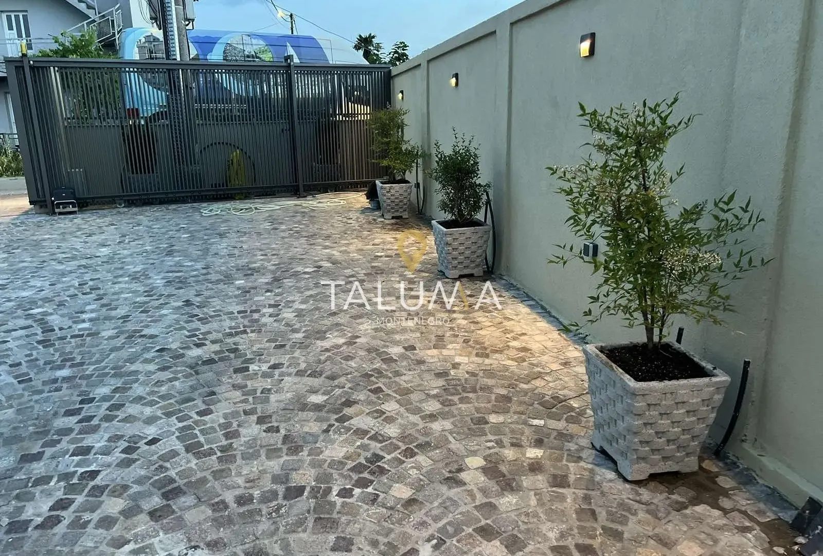 Sale, house, 270m², Gornja Gorica, Podgorica