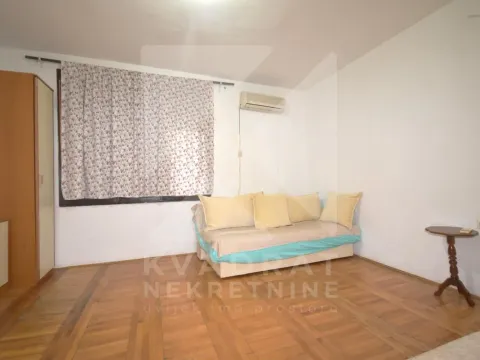 Izdavanje, dvosoban stan, 80m², Stari Aerodrom, Podgorica - image 7