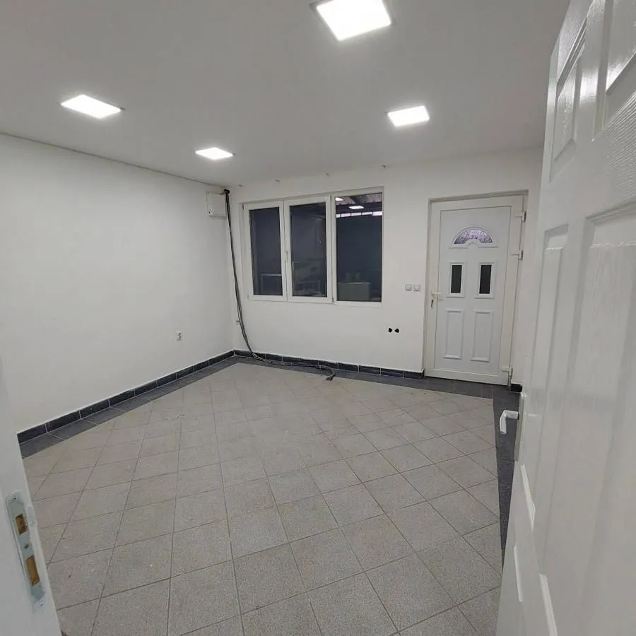 Rent, office space, 760m², Palilula, Niš