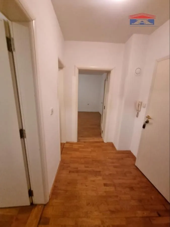 Izdavanje, dvosoban stan, 40m², Grbavica, Novi Sad Sve Podlokacije