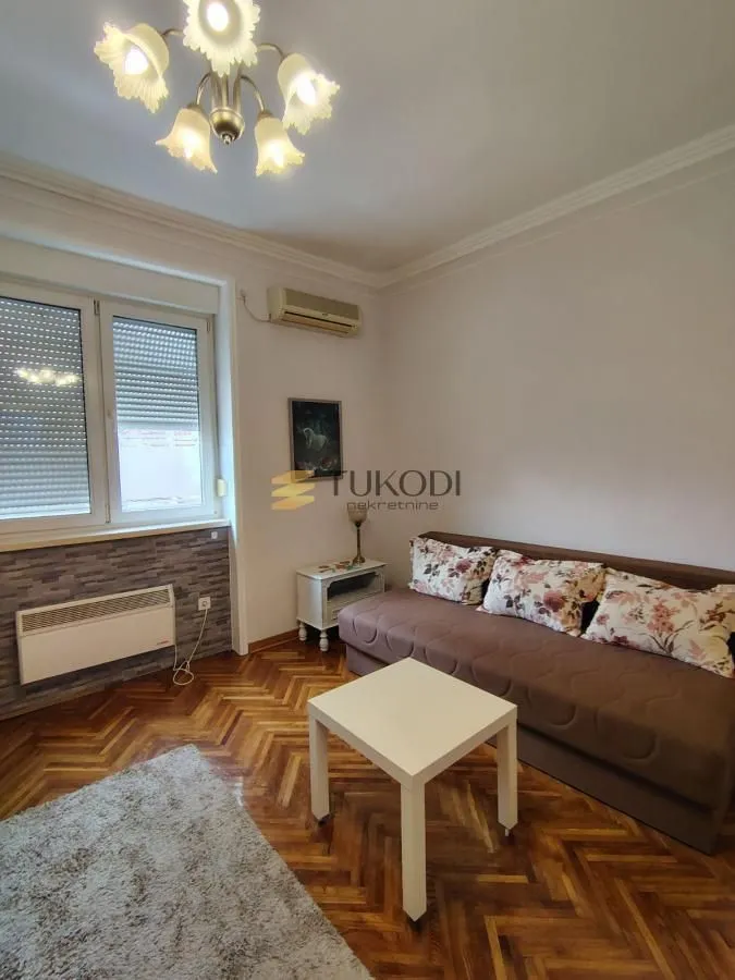 Rent, one bedroom apartment, 38m², Kalenić Pijaca, Vračar Sve Podlokacije