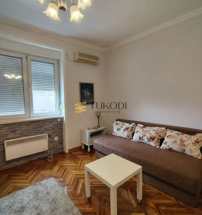 Rent, one bedroom apartment, 38m², Kalenić Pijaca, Vračar Sve Podlokacije