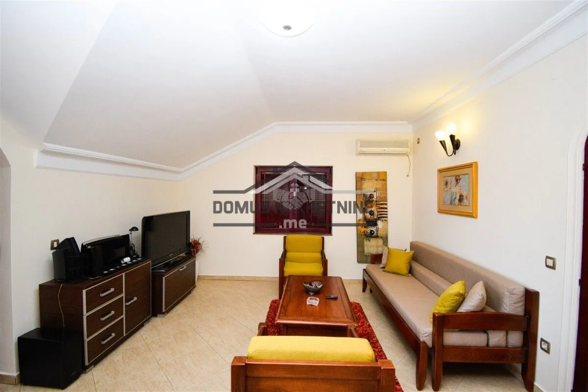 Rent, house, 200m², Donja Gorica, Podgorica