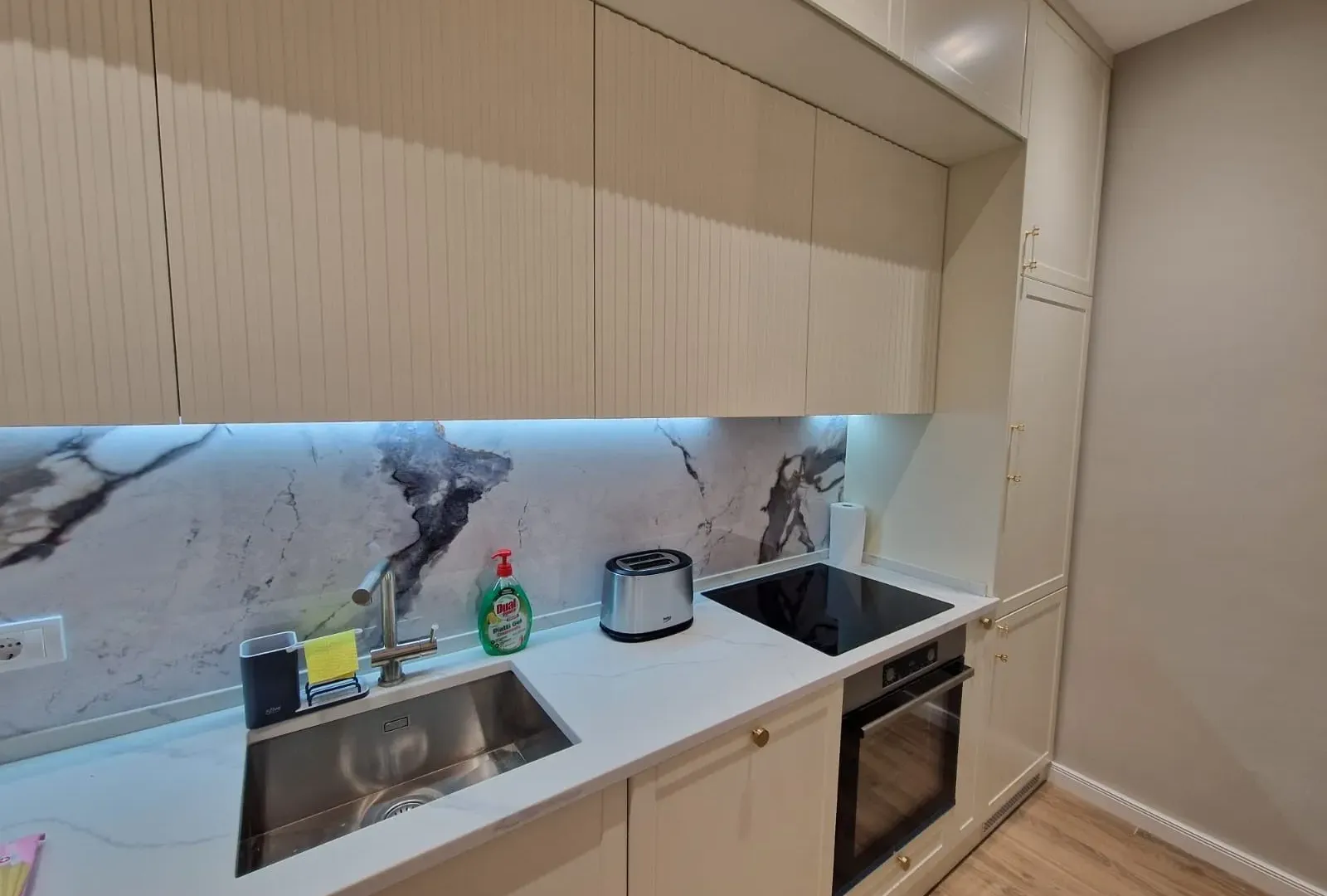 Izdavanje, dvosoban stan, 72m², Centar, Tivat
