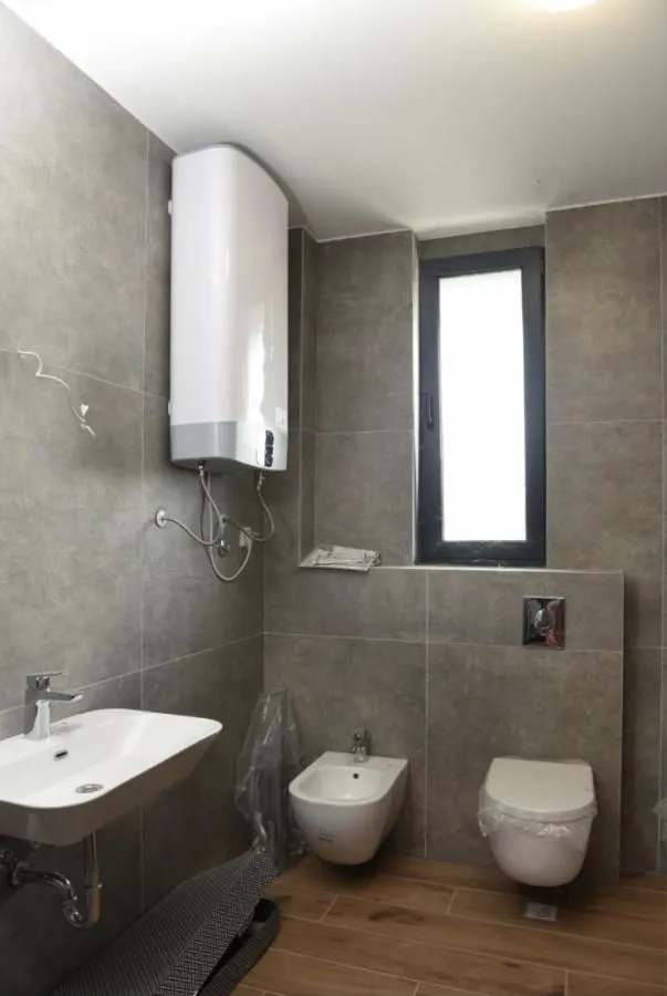 Izdavanje, četvorosoban stan, 200m², Sremska Kamenica, Petrovaradin