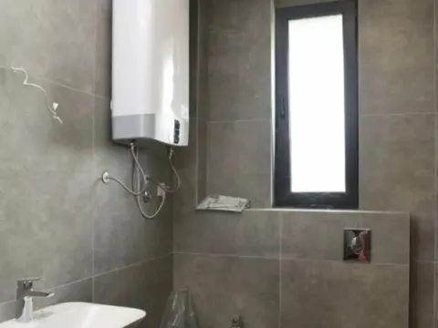 Izdavanje, četvorosoban stan, 200m², Sremska Kamenica, Petrovaradin - image 14