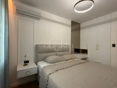 Modern bedroom with a double bed, built-in wardrobe, and air conditioning. - image 9