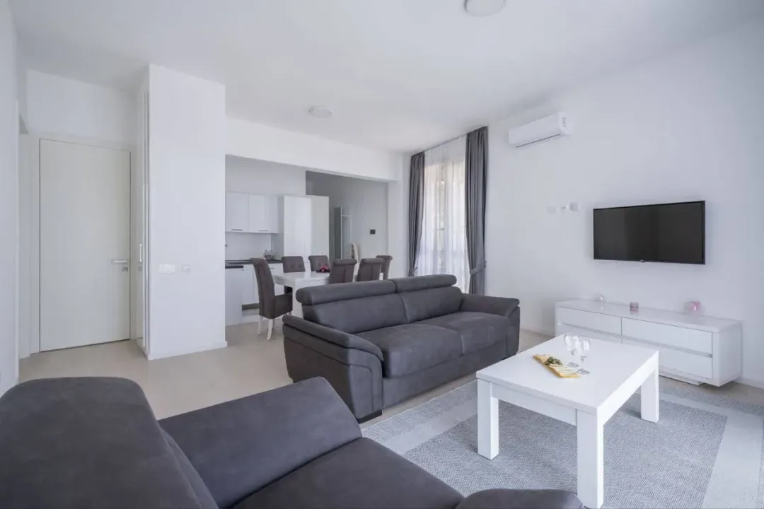 Rent, two bedroom apartment, 55m², Bečići, Budva