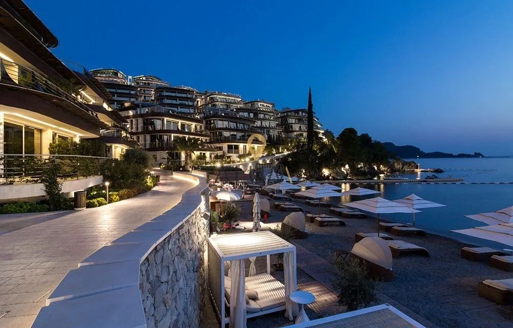 Prodaja, dvosoban stan, 159m², Centar, Budva