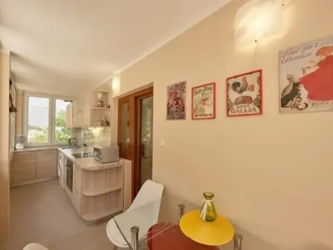 Prodaja, trosoban stan, 72m², Prčanj, Kotor - image 2