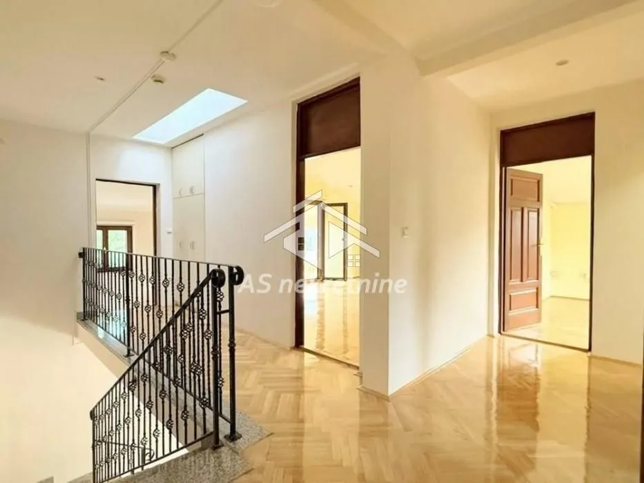 Izdavanje, stan, 210m², Savski Venac, Beograd