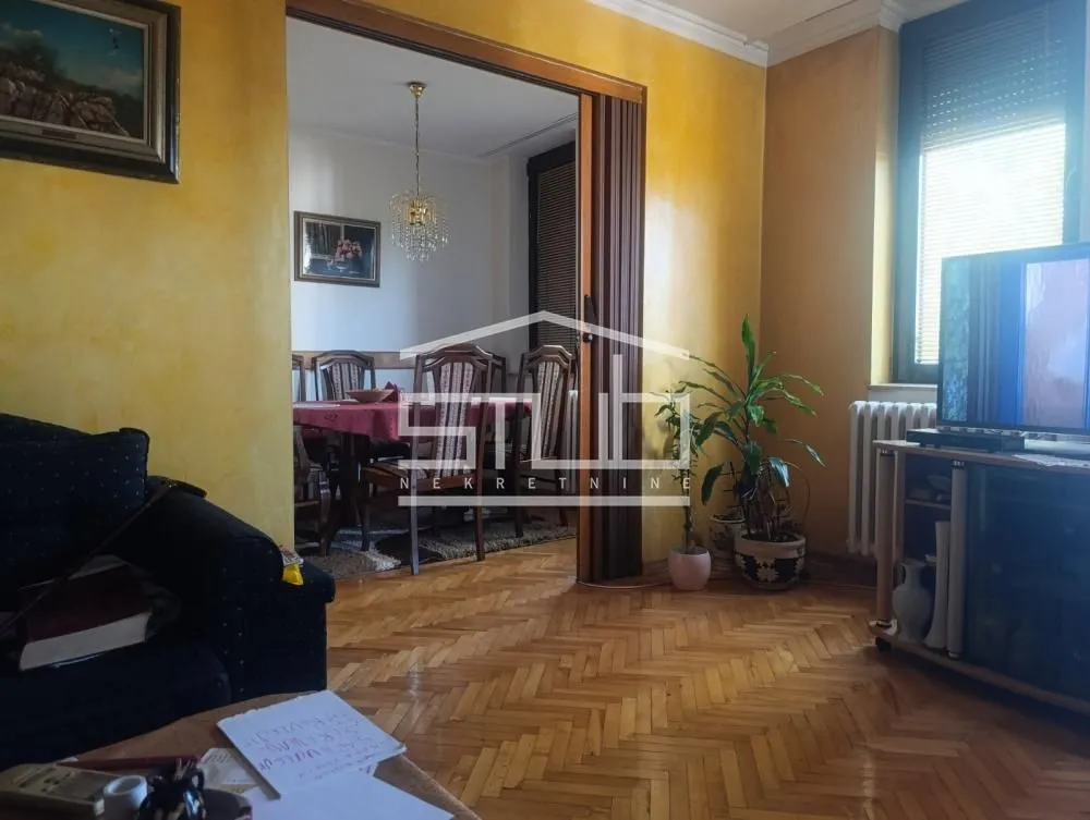 Prodaja, četvorosoban stan, 90m², Cerak, Beograd