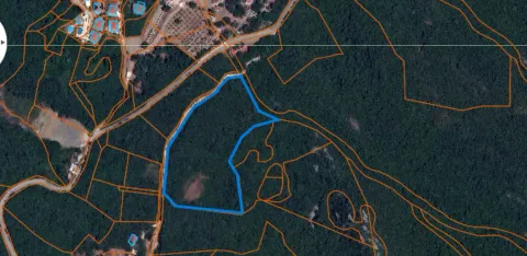 Satelitski snimak sa ucrtanim granicama parcele i okolnog zemljišta. - image 6
