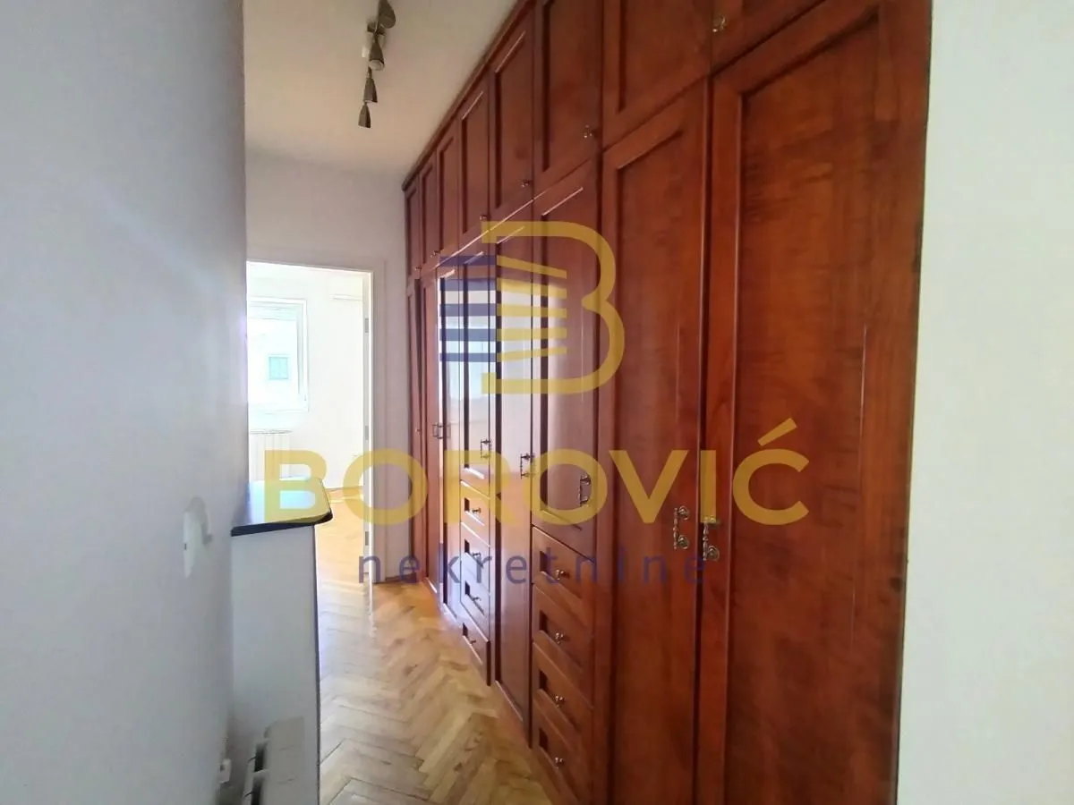 Prodaja, četvorosoban stan, 117m², Savski Venac, Beograd