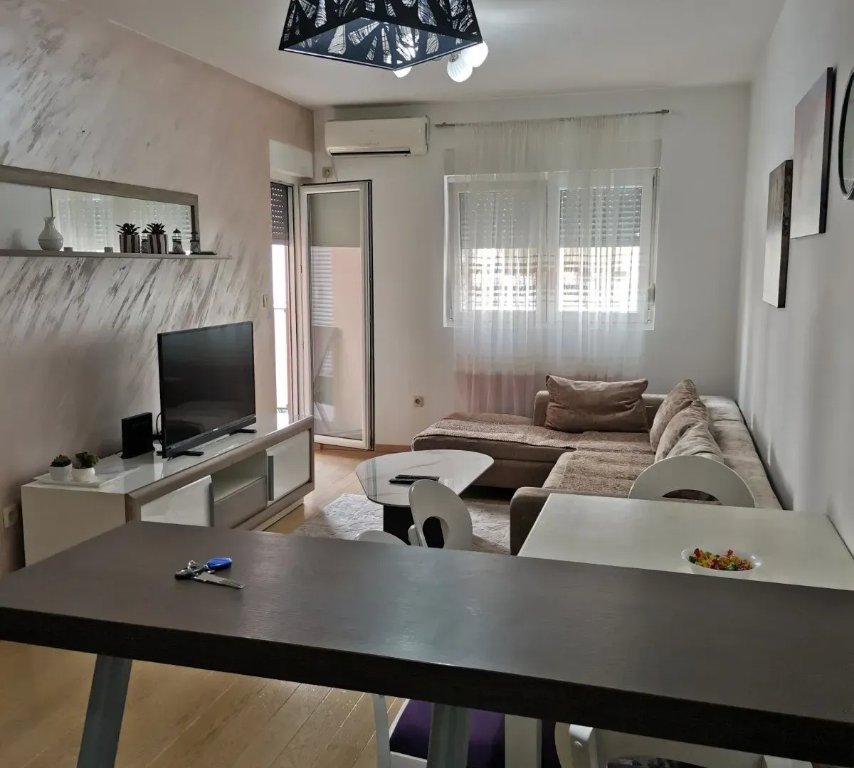 Izdavanje, jednosoban stan, 46m², City Kvart, Podgorica