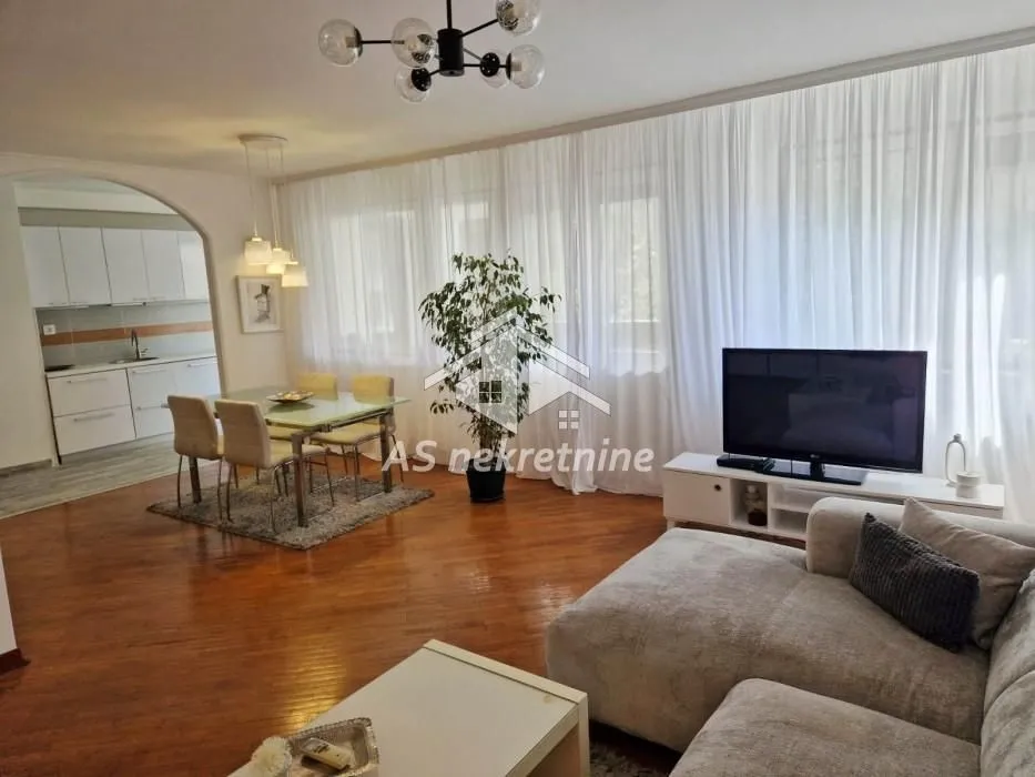 Izdavanje, četvorosoban stan, 102m², Vračar Hram, Vračar Sve Podlokacije