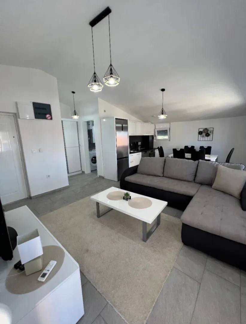 Izdavanje, stan, 70m², Dobre Vode, Bar