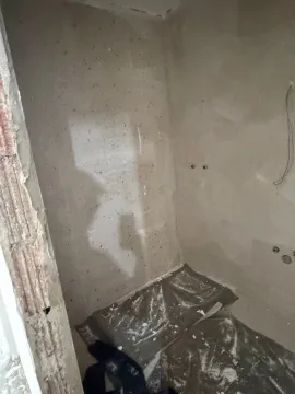 Kupatilo u fazi grubih građevinskih radova. - image 8