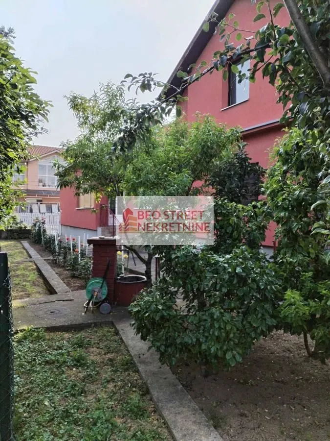 Prodaja, kuća, 260m², Petrovac na Mlavi, Srbija