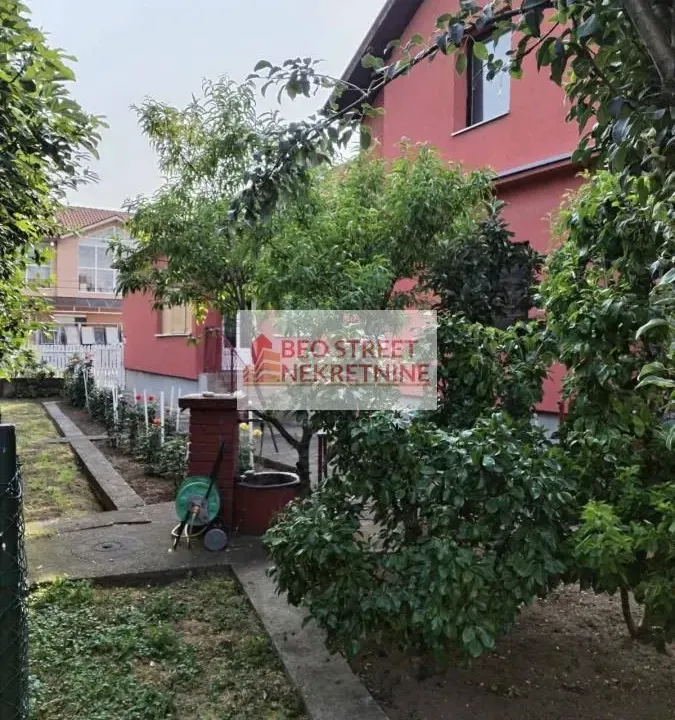 Prodaja, kuća, 260m², Petrovac na Mlavi, Srbija