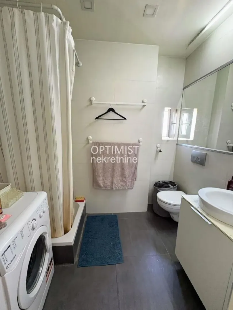 Izdavanje, trosoban stan, 64m², Kosančićev Venac, Beograd