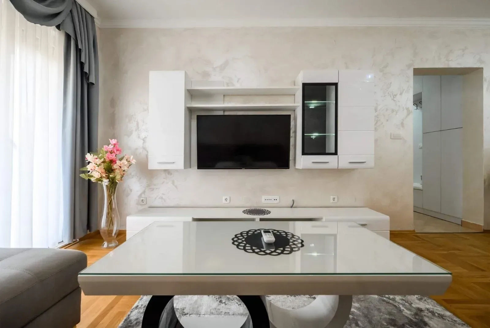 Izdavanje, dvosoban stan, 65m², Stari Aerodrom, Podgorica