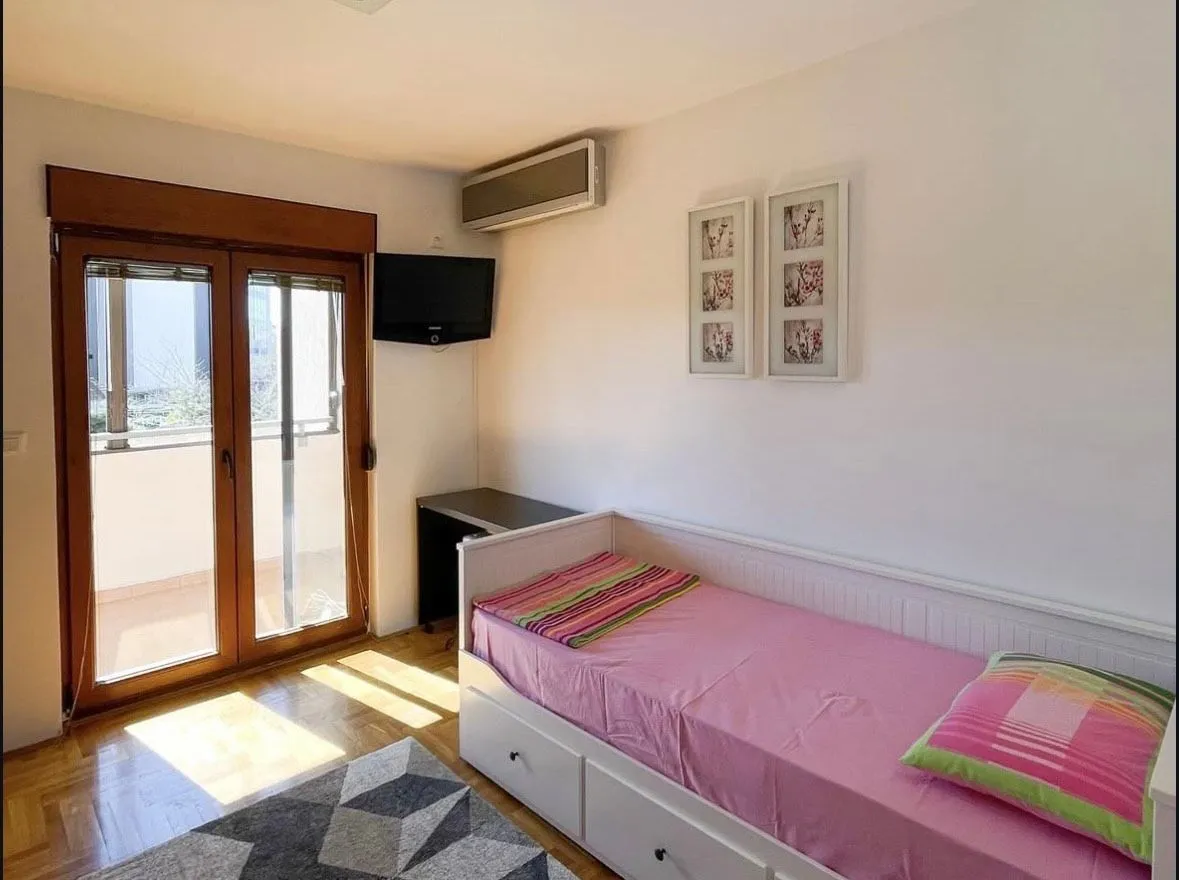 Prodaja, trosoban stan, 103m², Stari Aerodrom, Podgorica