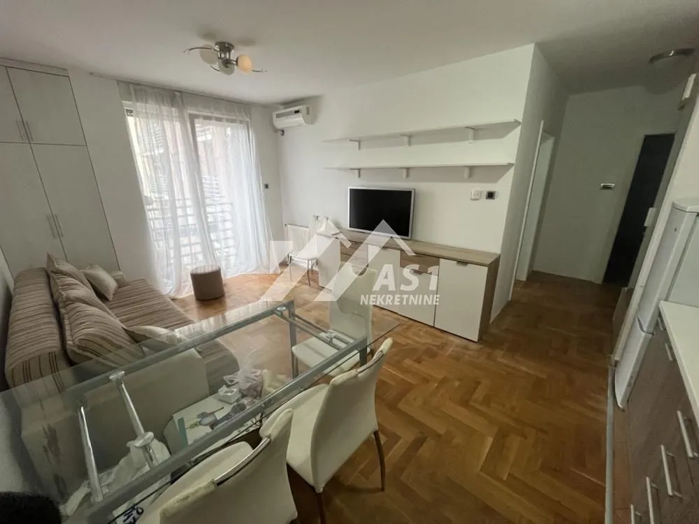 Izdavanje, jednosoban stan, 36m², Rotkvarija, Novi Sad Sve Podlokacije