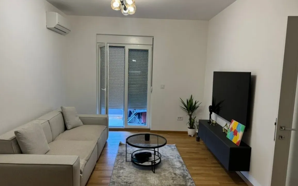Izdavanje, dvosoban stan, 70m², Stari Aerodrom, Podgorica