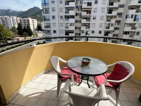 Izdavanje, stan, 85m², Centar, Bar - image 6