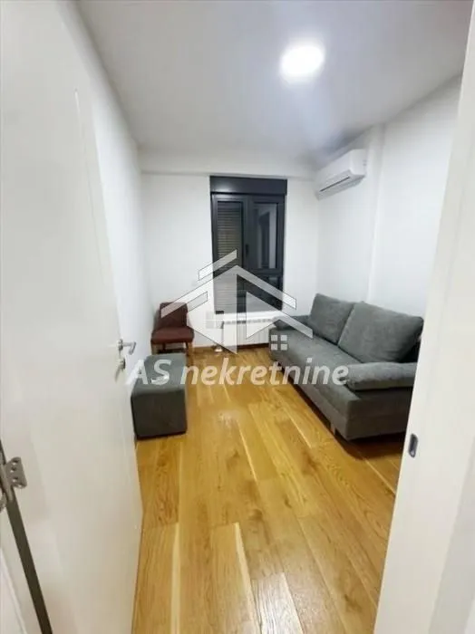 Izdavanje, trosoban stan, 70m², Fon (Fon - Bilećka), Voždovac Sve Podlokacije