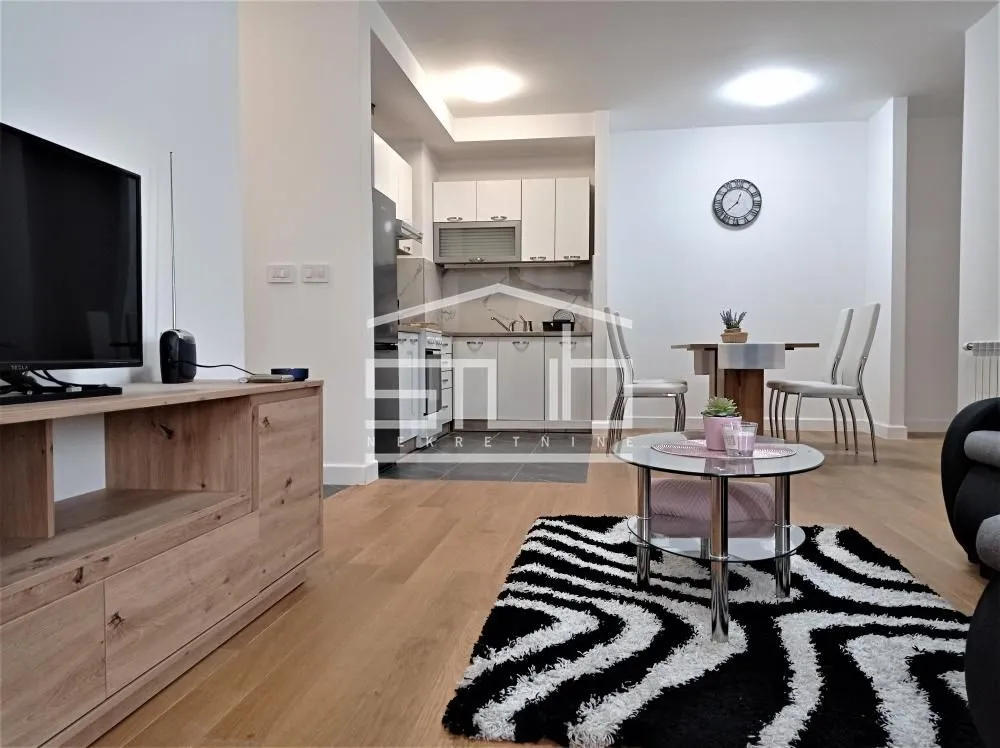 Izdavanje, dvosoban stan, 60m², Novi Beograd Blok 63, Novi Beograd Sve Podlokacije