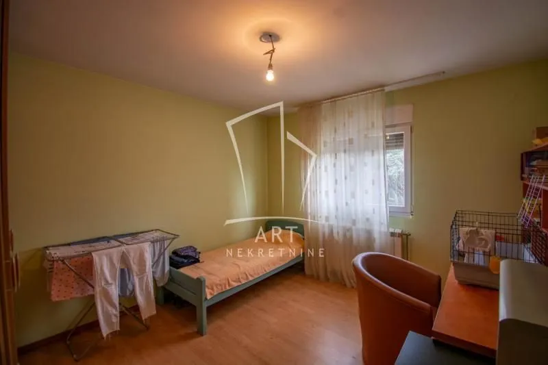 Sale, house, 238m², Petlovo Brdo, Beograd
