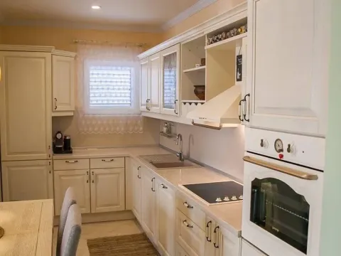 Prodaja, dvosoban stan, 93m², Kalimanj, Tivat - image 9