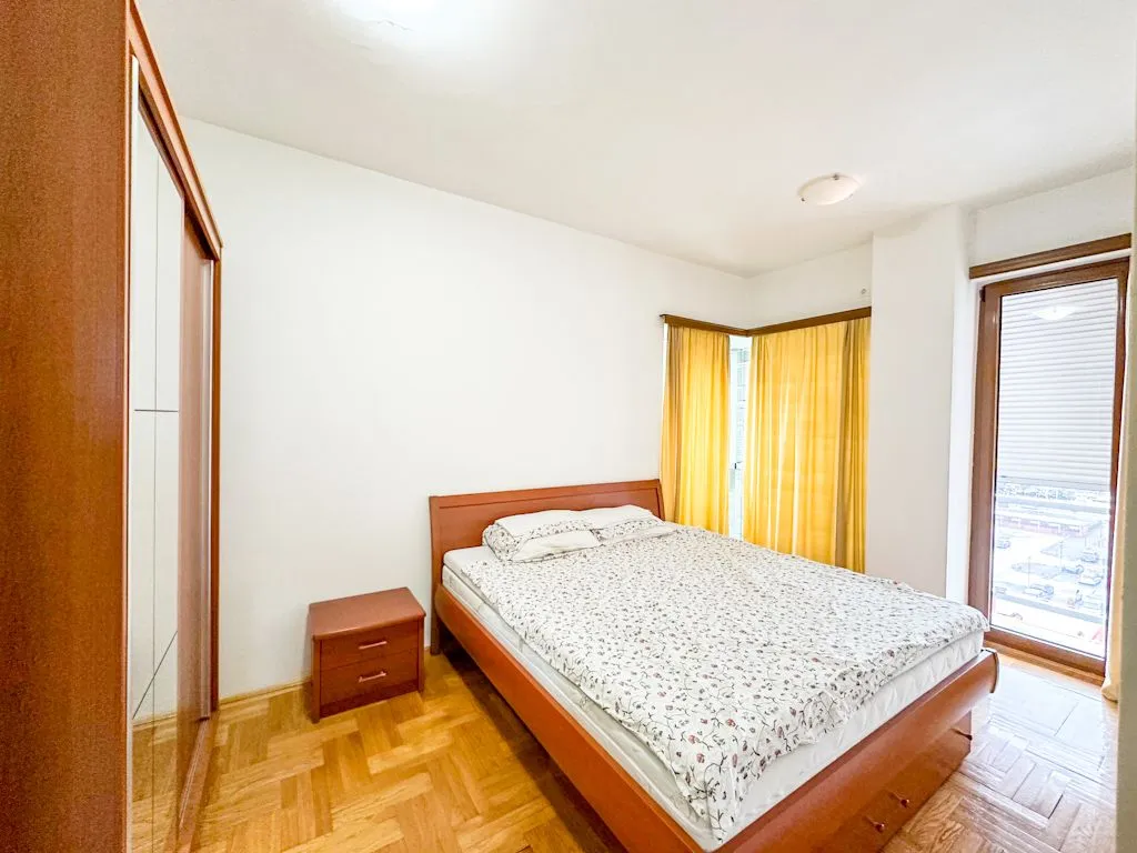 Izdavanje, dvosoban stan, 100m², Preko Morače, Podgorica