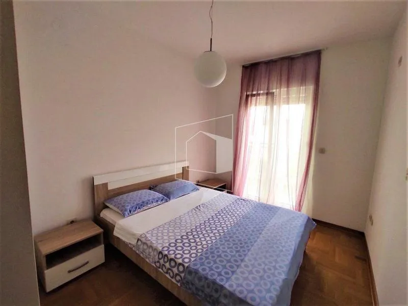 Izdavanje, jednosoban stan, 55m², Blok 6, Podgorica