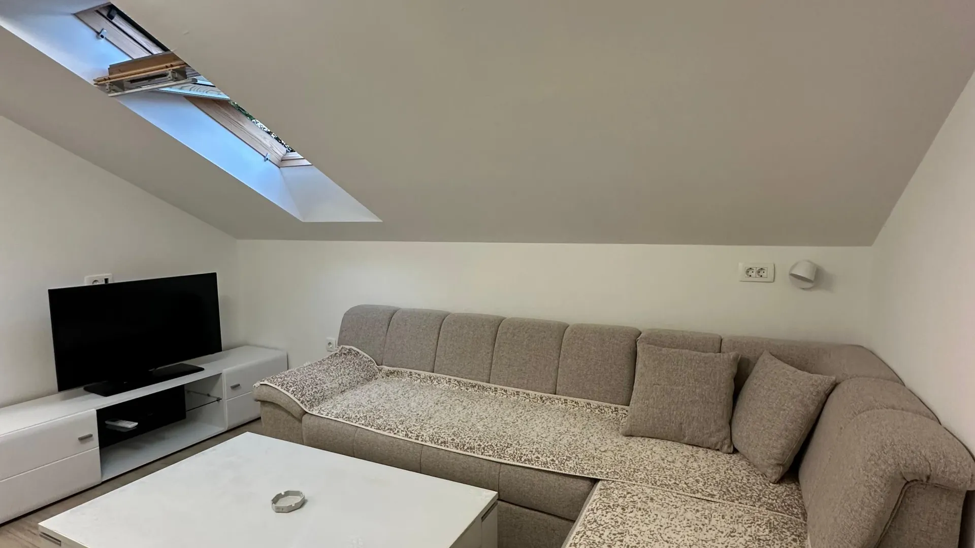 Izdavanje, jednosoban stan, 33m², Seljanovo, Tivat