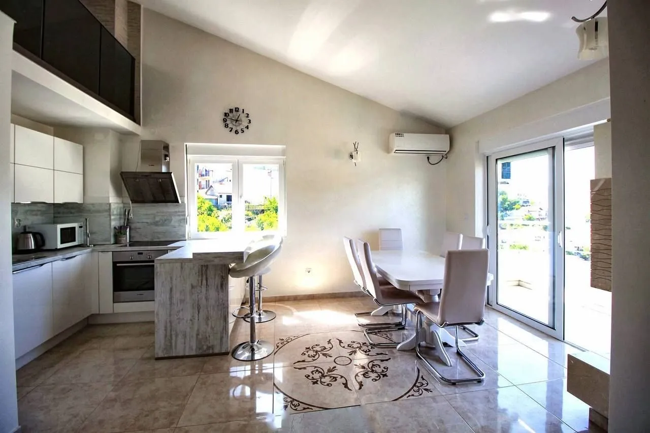 Prodaja, trosoban stan, 112m², Topla, Herceg Novi