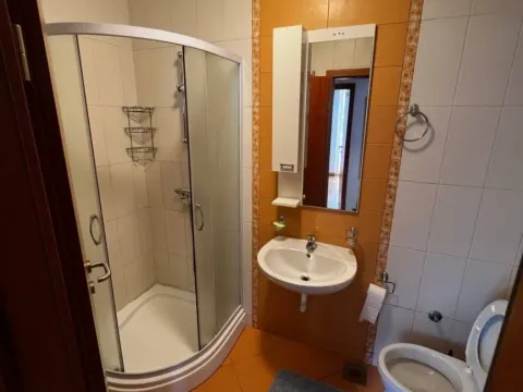 Izdavanje, dvosoban stan, 78m², Dobrota, Kotor - image 2