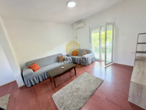 Rent, three bedroom apartment, 100m², Stari Aerodrom, Podgorica - image 1