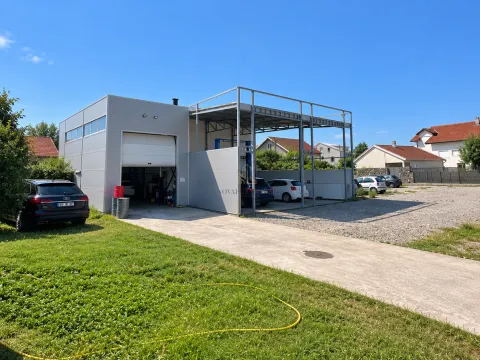 Exterior view of the commercial building with parking and a lawn. - image 3