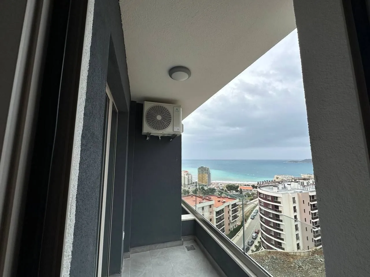 Rent, one bedroom apartment, 45m², Bečići, Budva