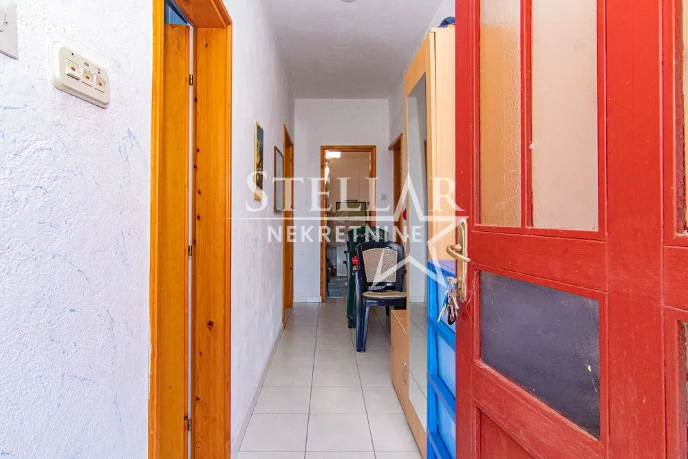 Izdavanje, kuća, 73m², Kuči, Podgorica